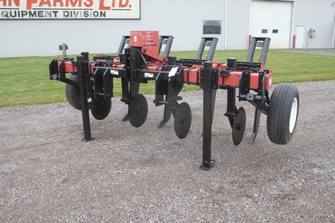 Unverferth Zone Builder 4 shank inline ripper, auto reset