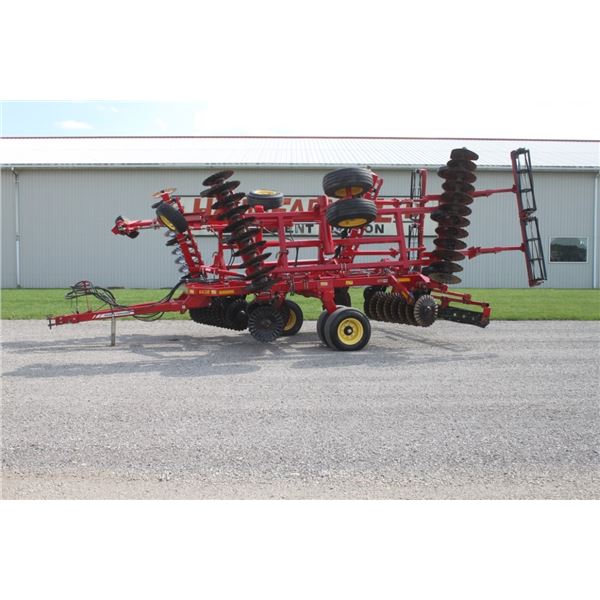 Sunflower 6630 24' vertical tillage tool, hydraulic level, cushion gang, rear crumbler, excellent co