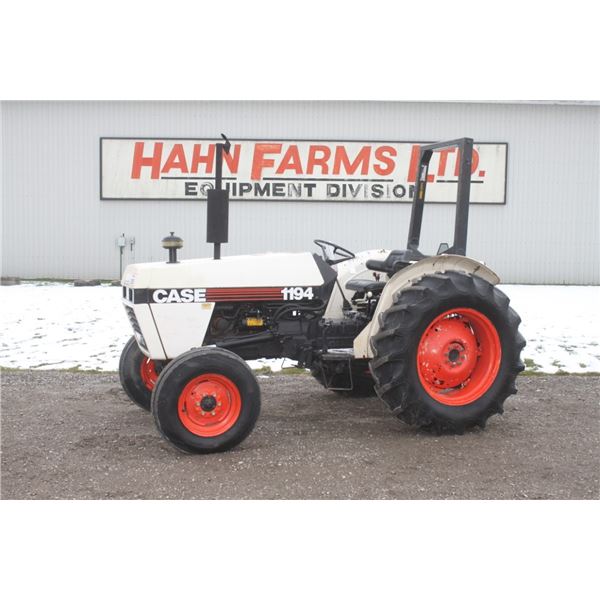 Case 1194 2wd tractor, rops, 2 remotes, 14.9x28, 1881 hours, one owner