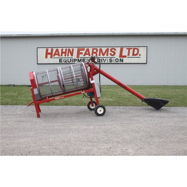 Buhler Farm King 360 grain cleaner, hydraulic drive fill auger, electric motor, like new