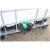 Image 4 : Unknown 200 gal liquid poly tote