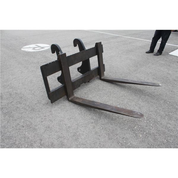 Caterpillar IT 48" pallet fork, low use, local municipal unit