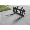 Image 2 : Caterpillar IT 48" pallet fork, low use, local municipal unit