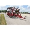 Image 4 : CIH 4800 28' cultivator, 3 bar harrow, rear hitch, walking tandem axle, one owner