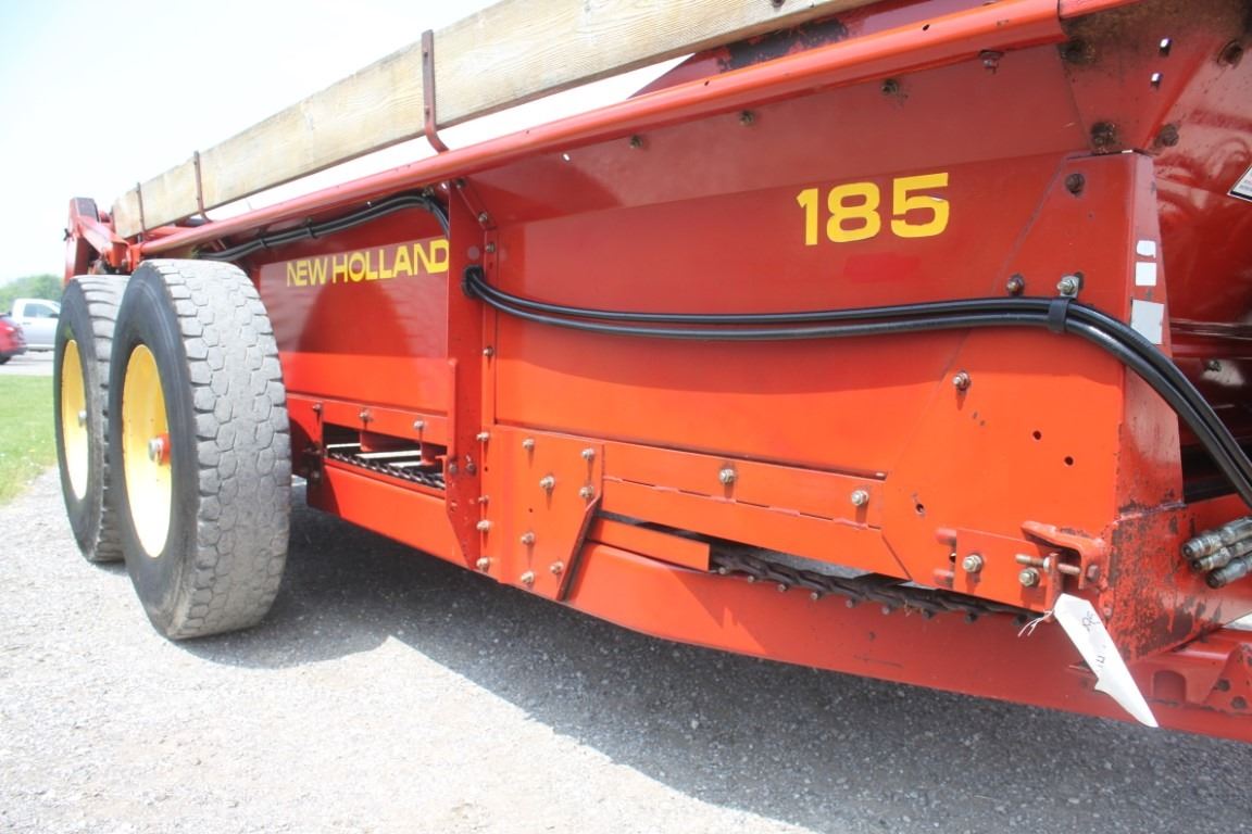 New Holland 185 tandem axle manure spreader, double beater, hydraulic