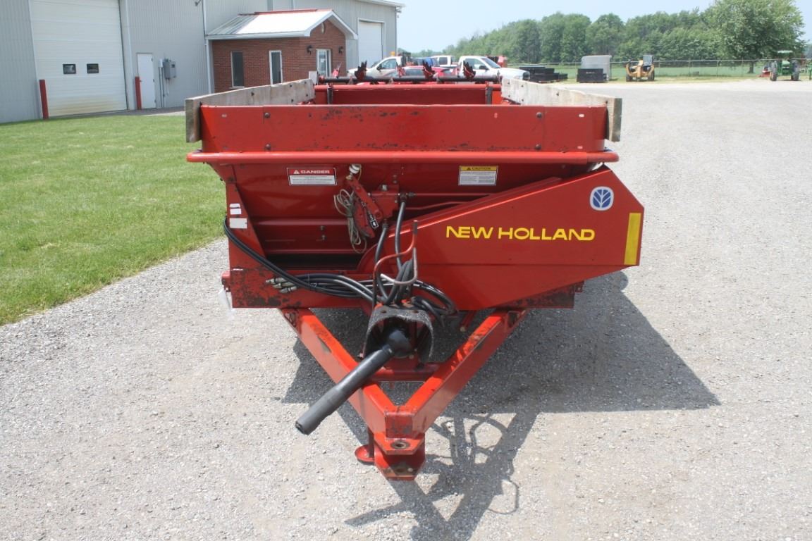 New Holland 185 tandem axle manure spreader, double beater, hydraulic
