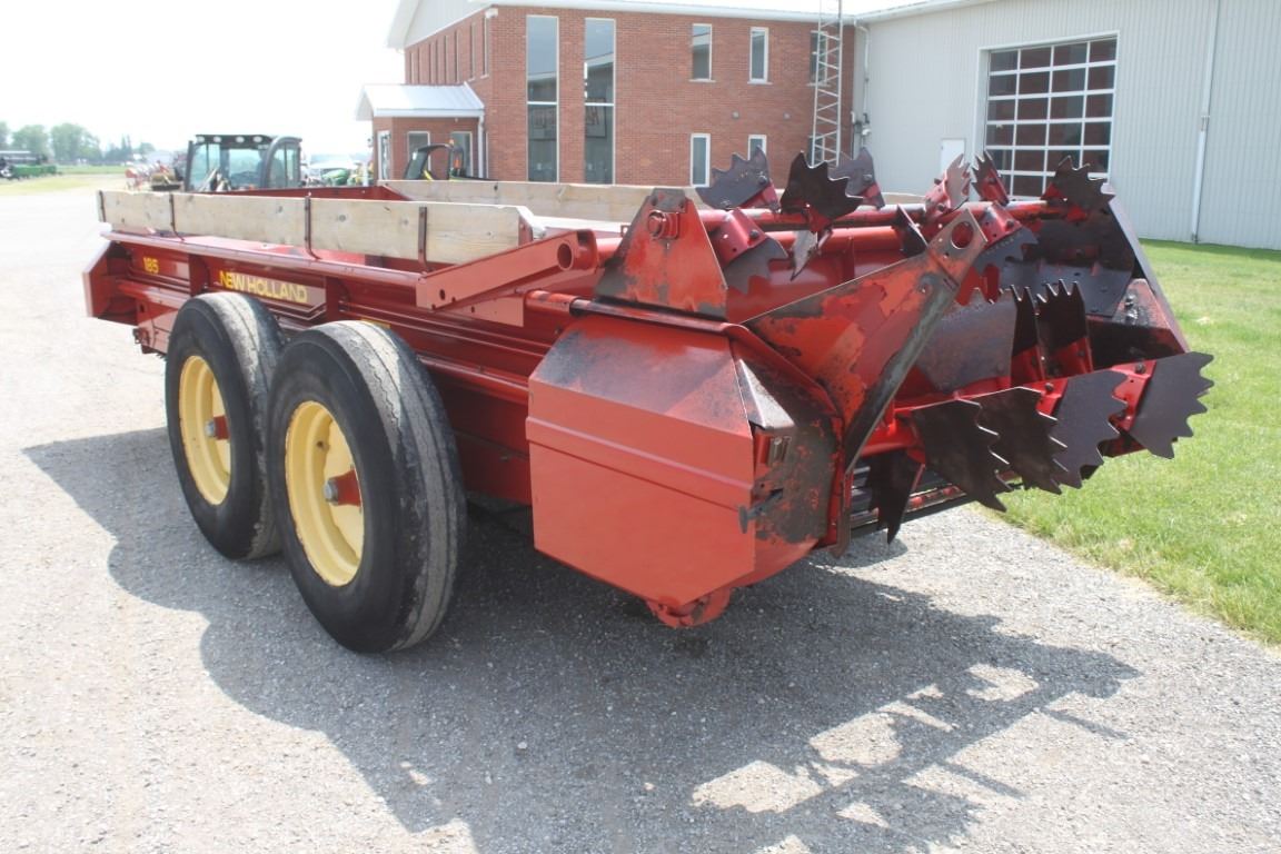 New Holland 185 tandem axle manure spreader, double beater, hydraulic