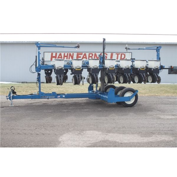 Kinze 3500 8/15 interplant planter, KPM III monitor, row cleaners, corn and bean meters, 4600 acres,