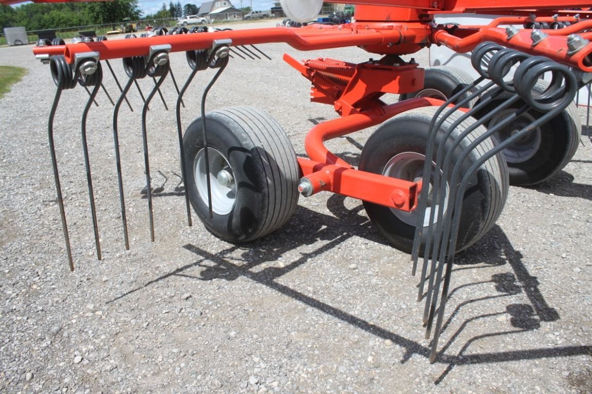 Kuhn 3200 GT rotary hay rake, as new