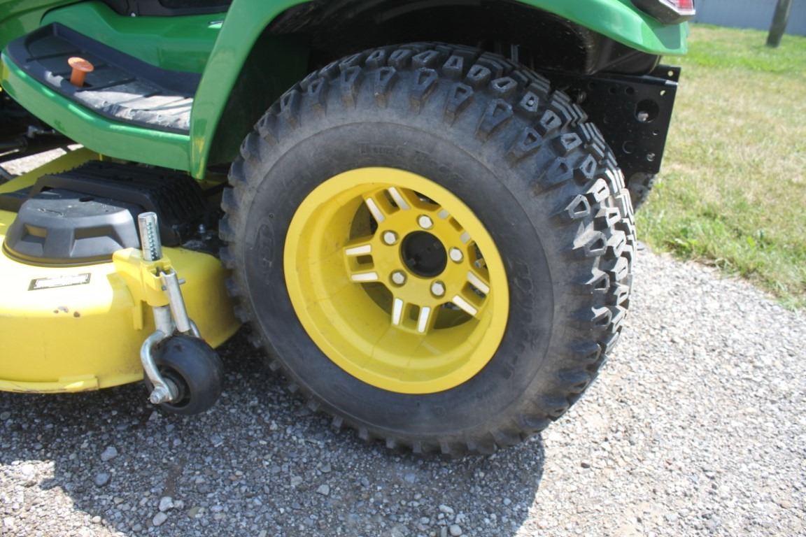 JD X738 4wd lawn tractor, JD high capacity 60" Drive Over deck, deluxe