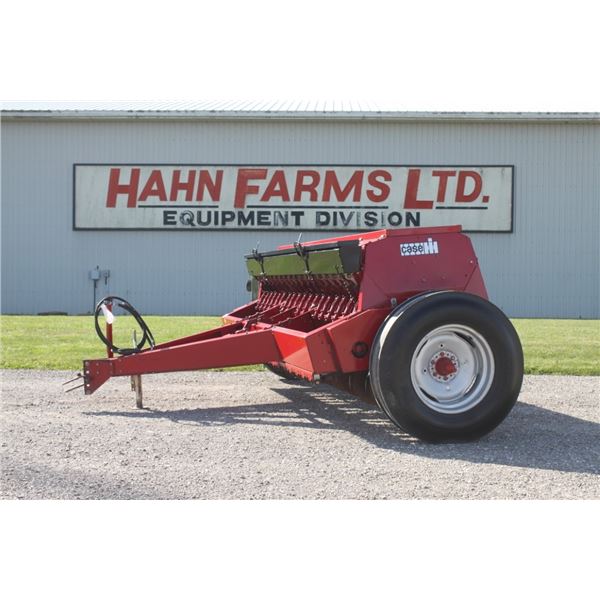 CIH 5100 18 run drill, grass box, rear hitch, low acres, one owner