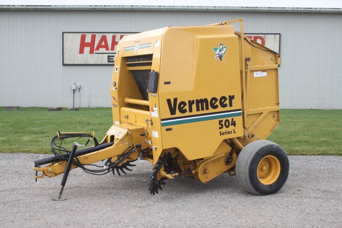 Vermeer 504L 4x5 round baler, crowder wheels, electric tie