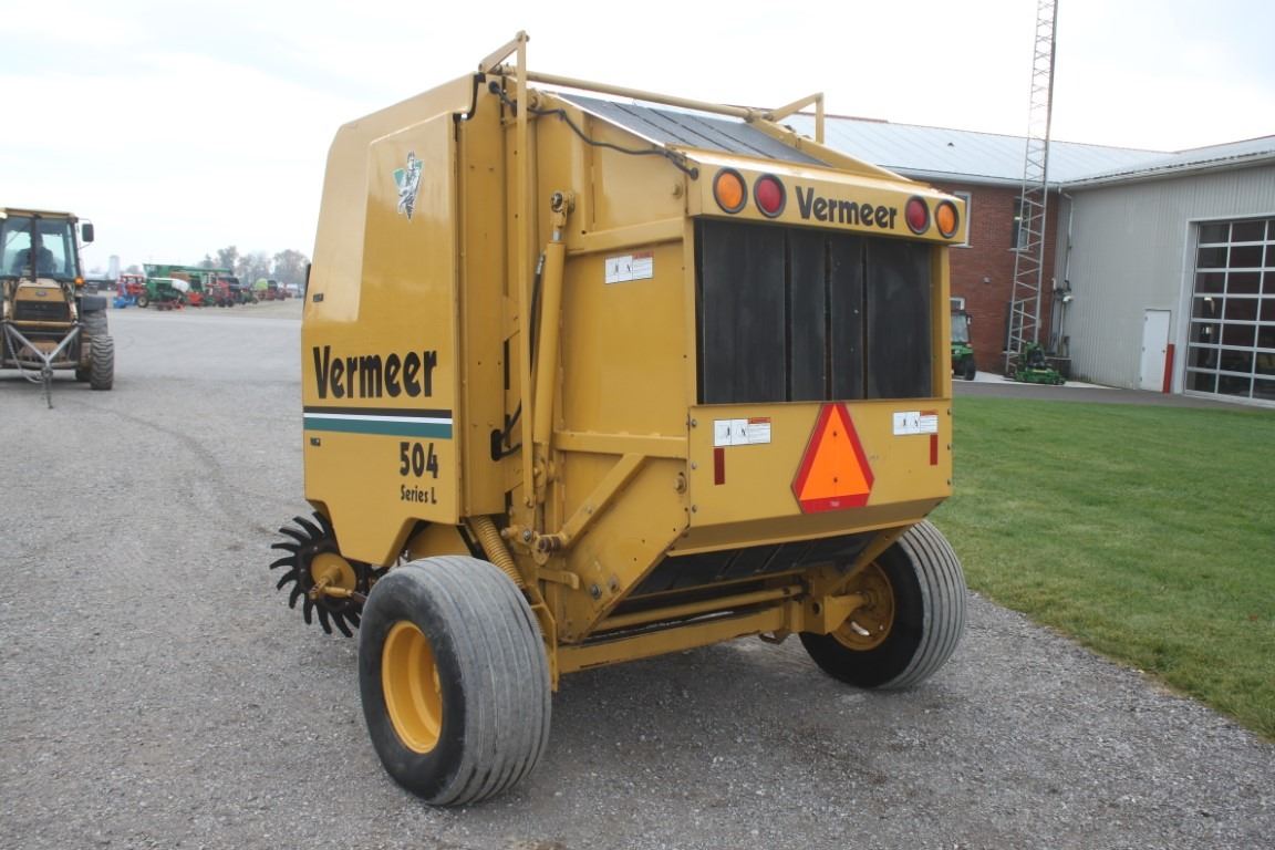 Vermeer 504L 4x5 round baler, crowder wheels, electric tie