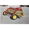 Image 4 : New Holland 256 hay rake