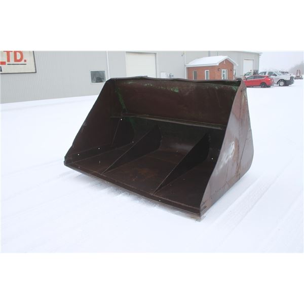 JD 8' bucket, JD coupler