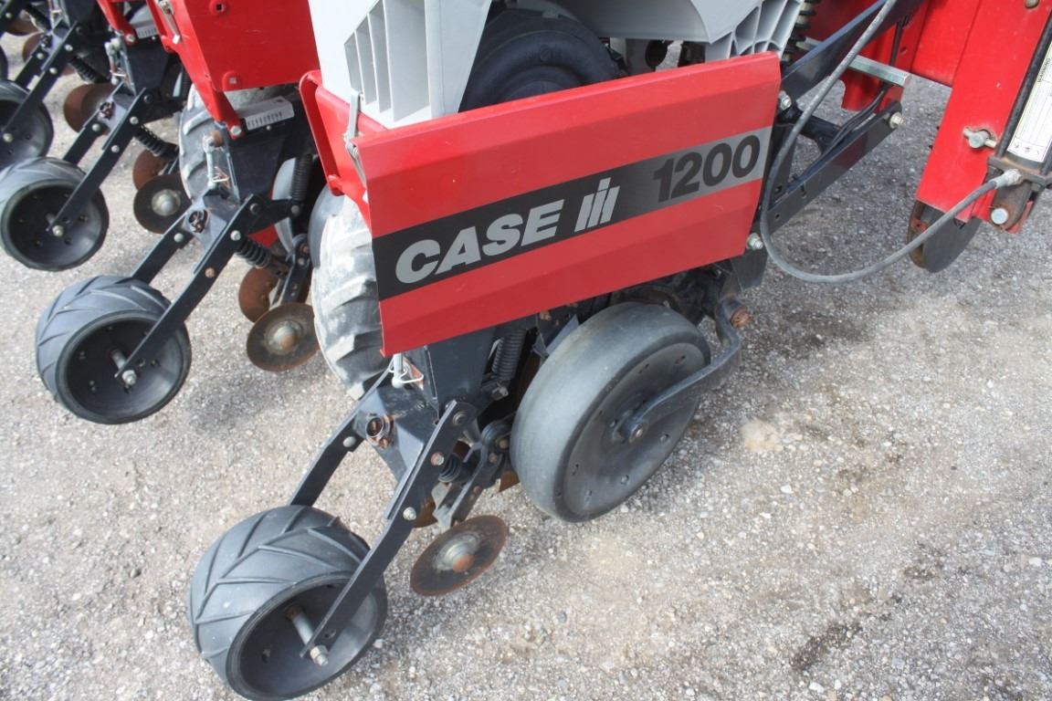 CIH 1200 6 row corn planter, dry fertilizer, large seed boxes, , Pro 600 monitor, corn and beans pla