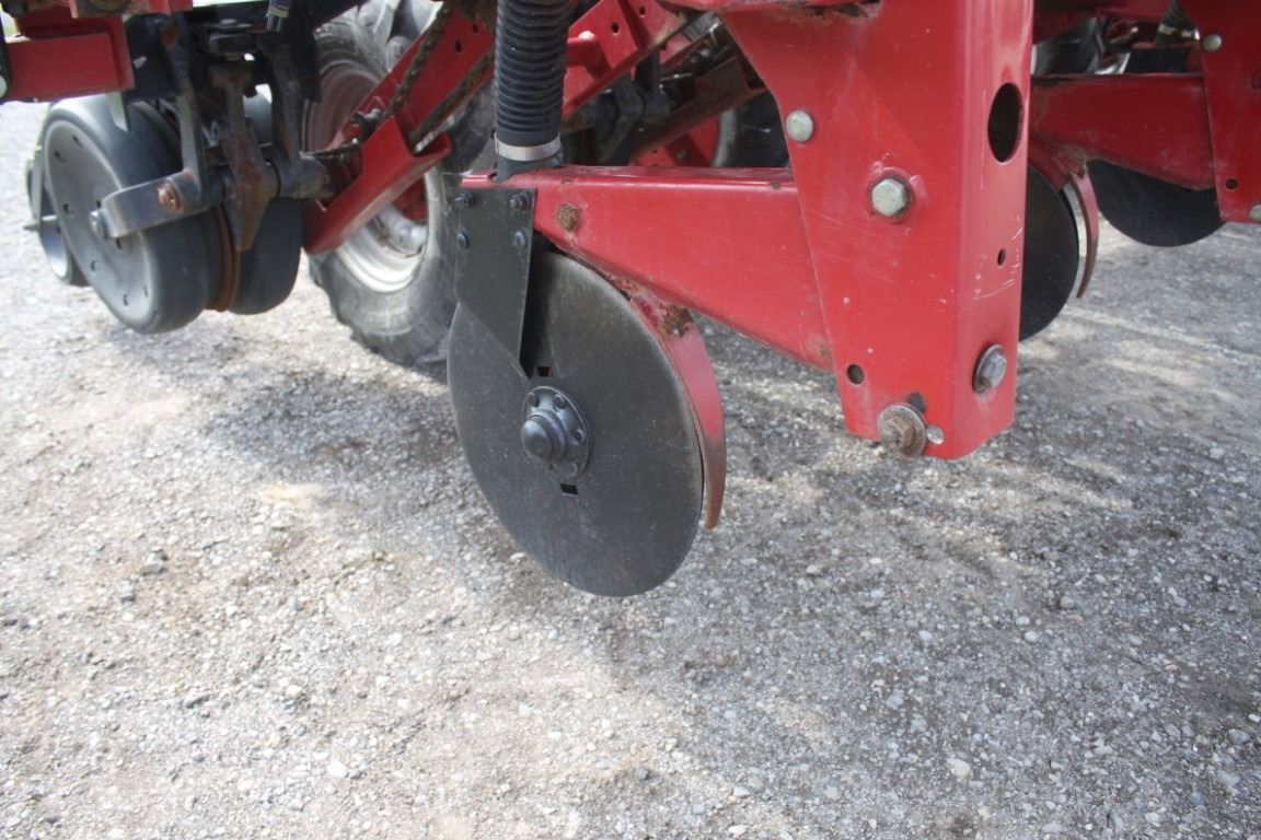 CIH 1200 6 row corn planter, dry fertilizer, large seed boxes, , Pro 600 monitor, corn and beans pla