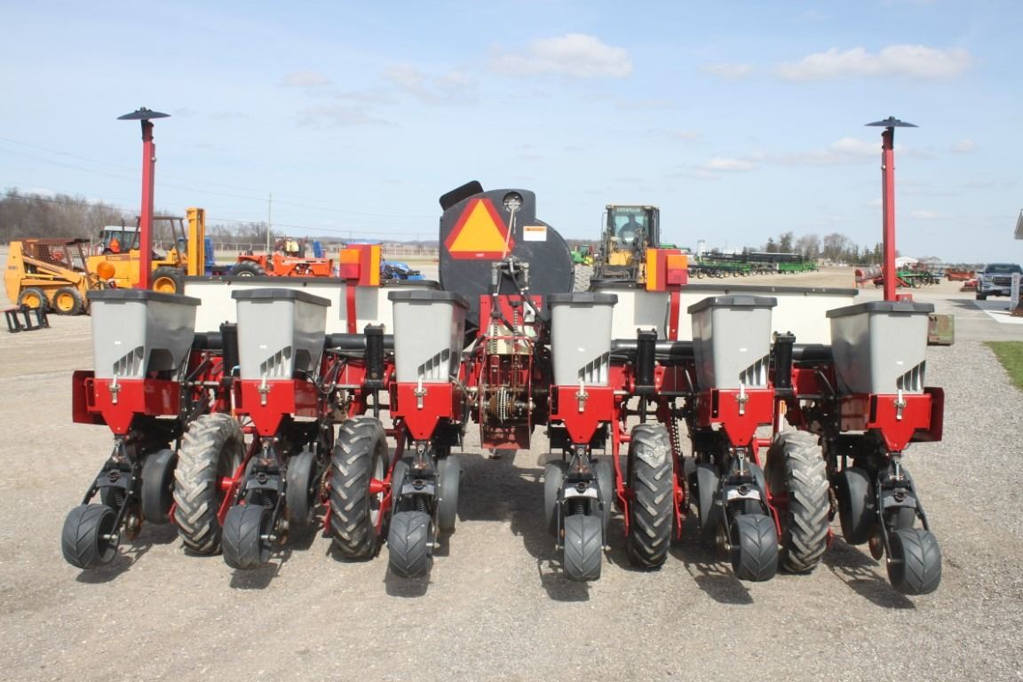 CIH 1200 6 row corn planter, dry fertilizer, large seed boxes, , Pro