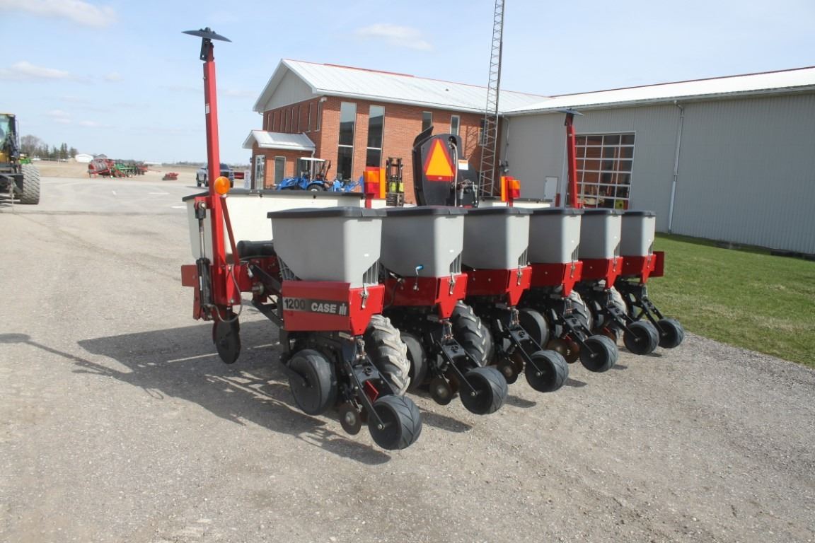 CIH 1200 6 row corn planter, dry fertilizer, large seed boxes, , Pro ...