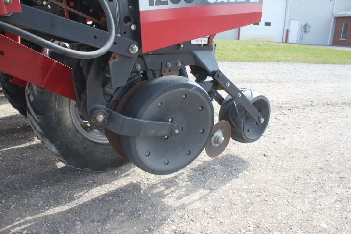 CIH 1200 6 row corn planter, dry fertilizer, large seed boxes, , Pro 600 monitor, corn and beans pla