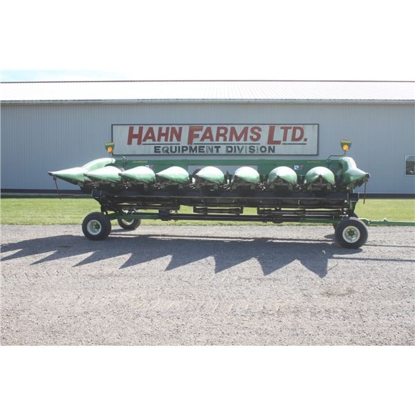JD 608C Stalkmaster 8 row corn head, hydraulic deck plates, intermeshing knife rolls, row sense, mou