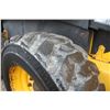 Image 11 : New Holland L175 skidsteer, rops, , aux hydraulics, hand controls, 10.00x16.5, , 6' GP bucket, one o