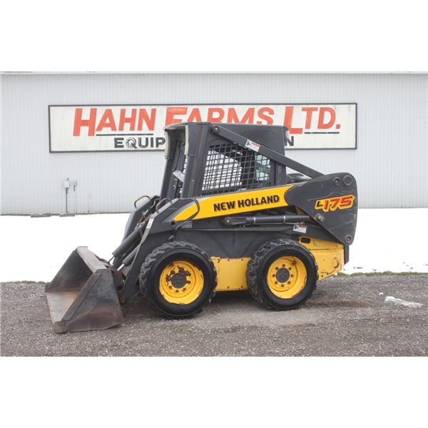 New Holland L175 skidsteer, rops, , aux hydraulics, hand controls, 10.00x16.5, , 6' GP bucket, one o