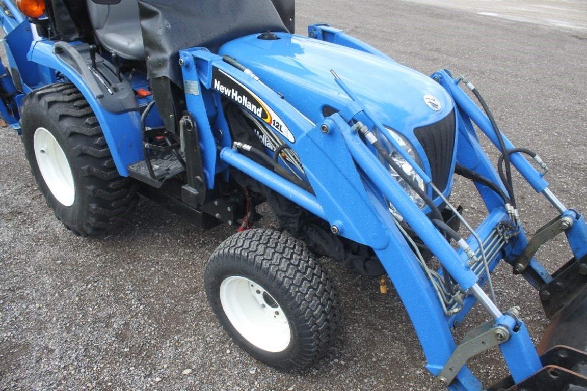 New Holland TC26DA 4wd compact tractor, NH 12LA loader, NH 756C backhoe