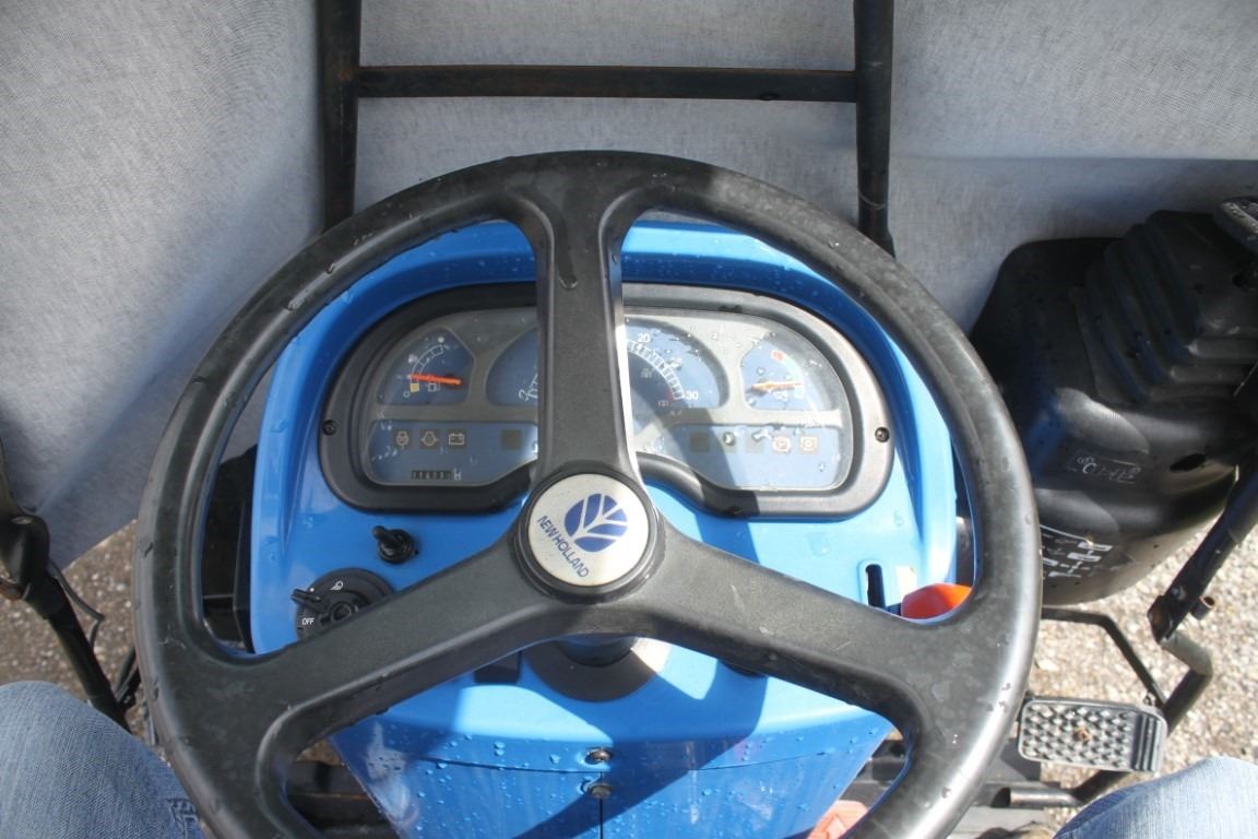 New Holland TC26DA 4wd compact tractor, NH 12LA loader, NH 756C backhoe