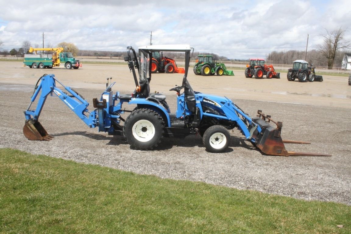 New Holland TC26DA 4wd compact tractor, NH 12LA loader, NH 756C backhoe