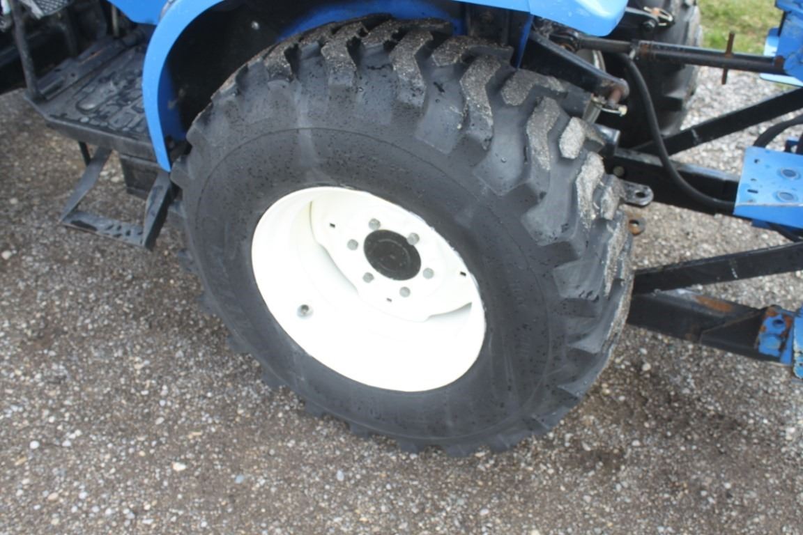 New Holland TC26DA 4wd compact tractor, NH 12LA loader, NH 756C backhoe