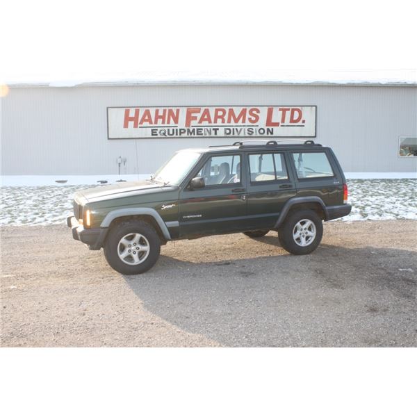 Jeep Cherokee 4wd SUV, 235/75R15, 120,298 km's, 4 Liter engine, government owned, 2000 model, green