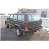 Image 7 : Jeep Cherokee 4wd SUV, 235/75R15, 120,298 km's, 4 Liter engine, government owned, 2000 model, green