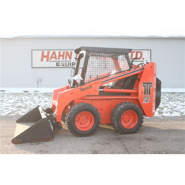 Thomas 233 HD skidsteer, rops, 12x16.5, 83" GP bucket, 1318 hours showing