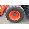 Image 11 : Kubota M7-152 Deluxe 4wd tractor, cab, air, M67 SL loader, New Alo 102" bucket, 3rd function valve,