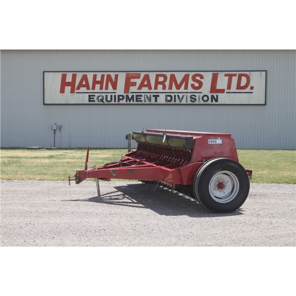 CIH 5100 soybean special, 21 run seed drill, grass box, double disc, press wheels, rear hitch