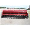 Image 6 : CIH 5100 soybean special, 21 run seed drill, grass box, double disc, press wheels, rear hitch