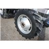 Image 14 : Agco White 6105 4wd tractor, cab, air, 3 remotes, 18.4x38, 1049 hours, one owner