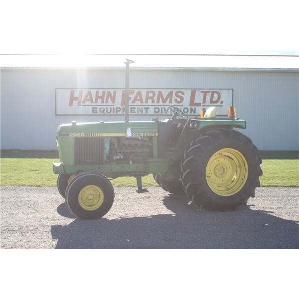 JD 2950 2wd open tractor, 2 remotes, 18.4x34, hi/lo
