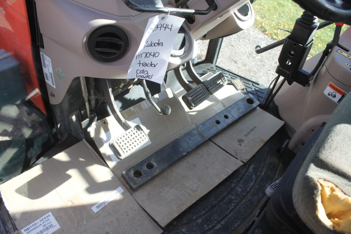 Kubota M7040 4wd tractor, cab, air, M25 SL loader, hydraulic shuttle ...