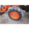 Image 10 : Kubota M6800 4wd tractor, cab, air, M21 loader, hydraulic shuttle with creeper, 16.9x30, 2 remotes,