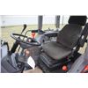 Image 15 : Kubota M6800 4wd tractor, cab, air, M21 loader, hydraulic shuttle with creeper, 16.9x30, 2 remotes,