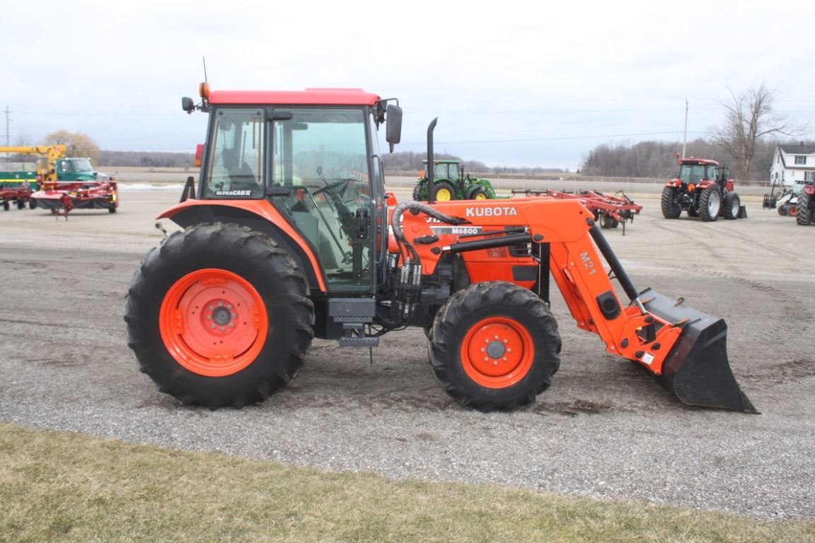 Kubota M6800 4wd tractor, cab, air, M21 loader, hydraulic shuttle with