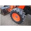 Image 11 : Kubota M6800 4wd tractor, cab, air, M920 SL loader, 16.9x30, hydraulic shuttle, 2 remotes, 3319 hour