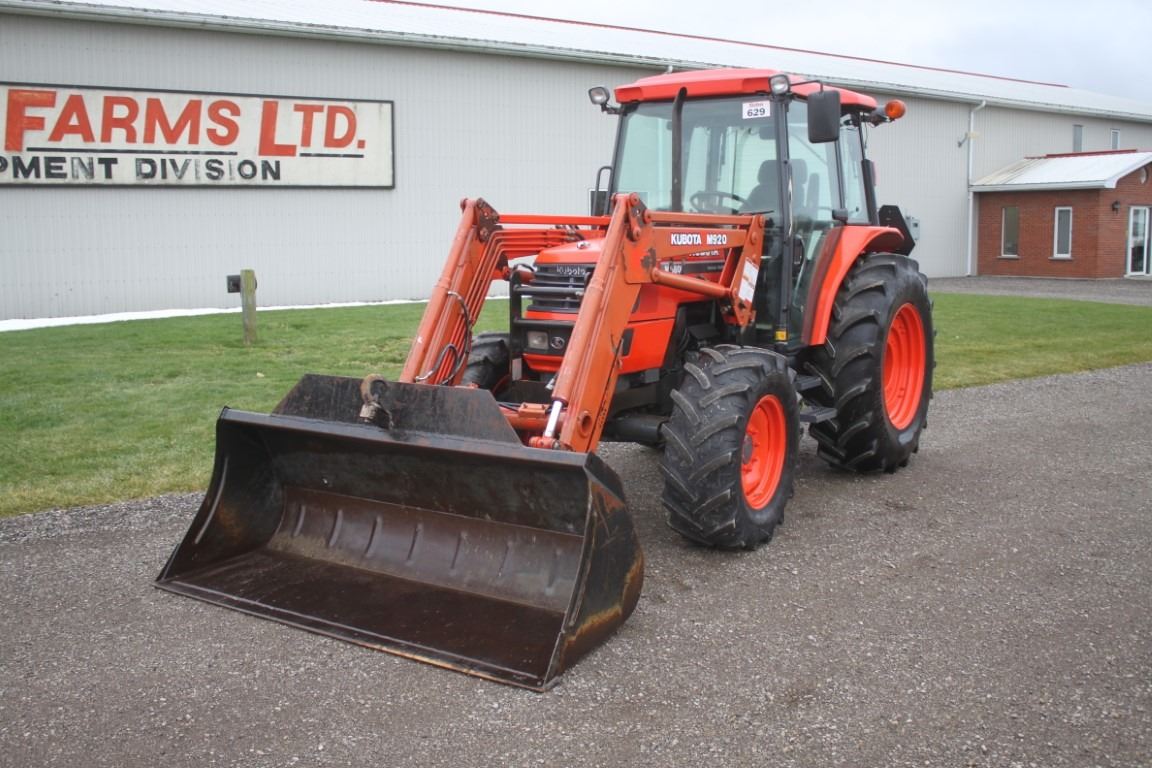 Kubota M6800 4wd tractor, cab, air, M920 SL loader, 16.9x30, hydraulic