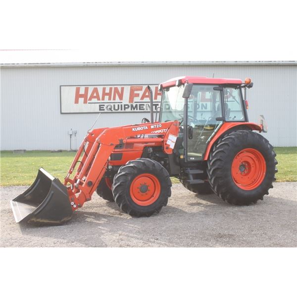 Kubota M6800 4wd tractor, cab, air, M720 loader, hydraulic shuttle, 16.9R30, 1 remote, 2839 hours, l