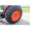 Image 9 : Kubota M6800 4wd tractor, cab, air, M720 loader, hydraulic shuttle, 16.9R30, 1 remote, 2839 hours, l
