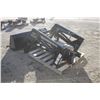 Image 4 : Leon 505 loader, 60" QT bucket and mount frame to fit JD 655/755/855 compact tractor, New and unused