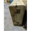 Image 15 : 3-PCS LUGGAGE 1-SALESMAN/MAGICIAN; 1-LG. & TRAINCASE; -ALL BEIGE-