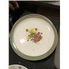 Image 18 : YELLOW, GREEN & WHITE VARIOUS PATTERNS & DISHES